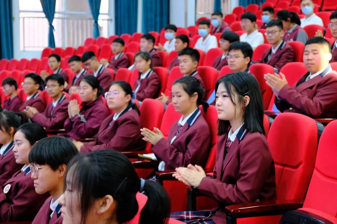 你好，新團員！北大培文蚌埠實驗學校2022年集中示范入團儀式暨十四歲集體生日活動