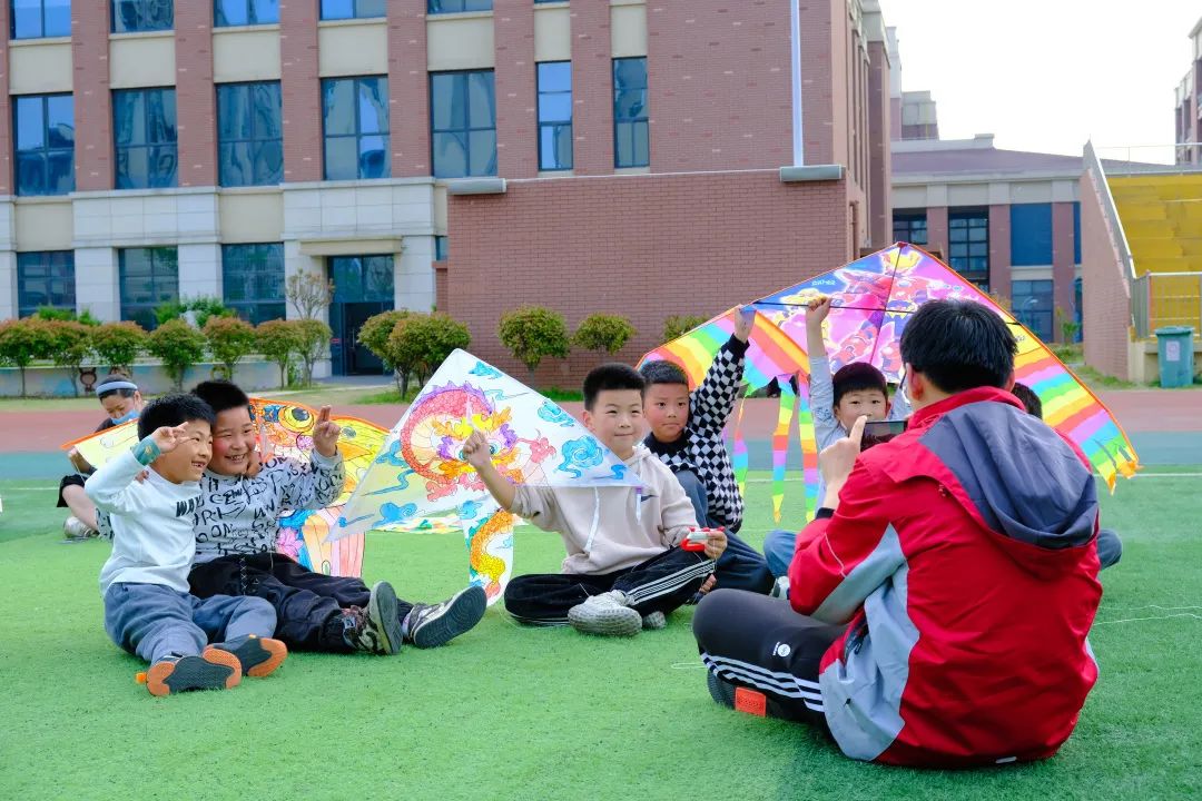 七彩童年，放飛夢想 | 蚌埠博雅培文一年級親子風箏節
